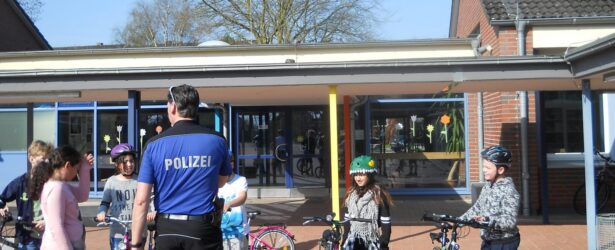Fahrradprüfung in der vierten Klasse